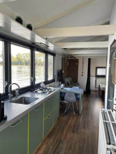 Aangenaam Op De Rijn, Woonboot, Inclusief Prive Sauna Alphen aan den Rijn